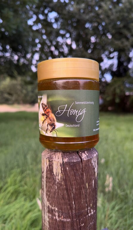 Unser neuer Honig sommerblüten Honig ist fertig geschleudert und kann über useren Online Shop bezogen werden.